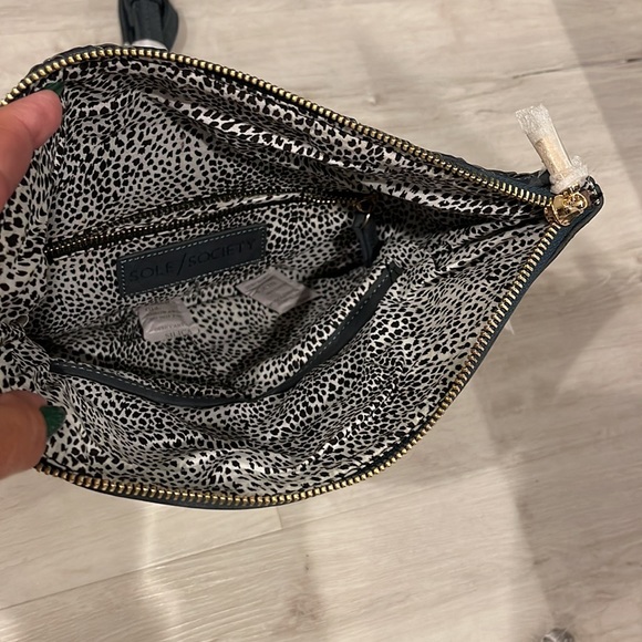 Sole Society NWOT Woven Crossbody/ Clutch Bag with Navy/ Gold Chain Strap - Picture 4 of 10